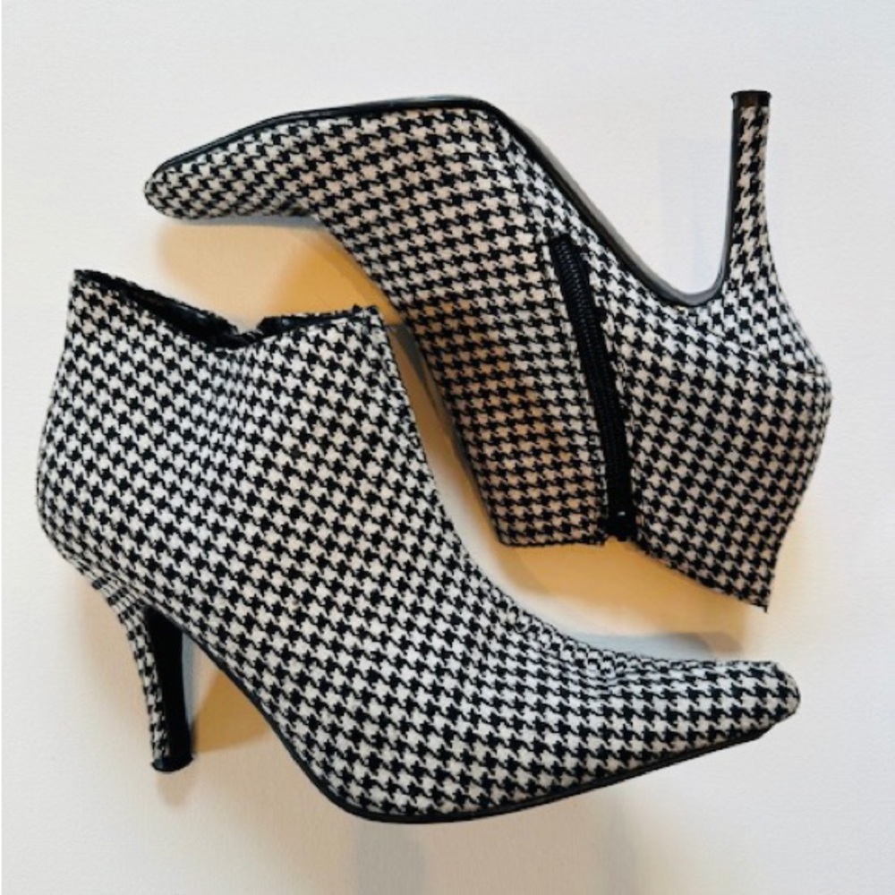 GEORGE Booties Sexy Heels Herringbone 3” Heel Zip EUC Sz 8